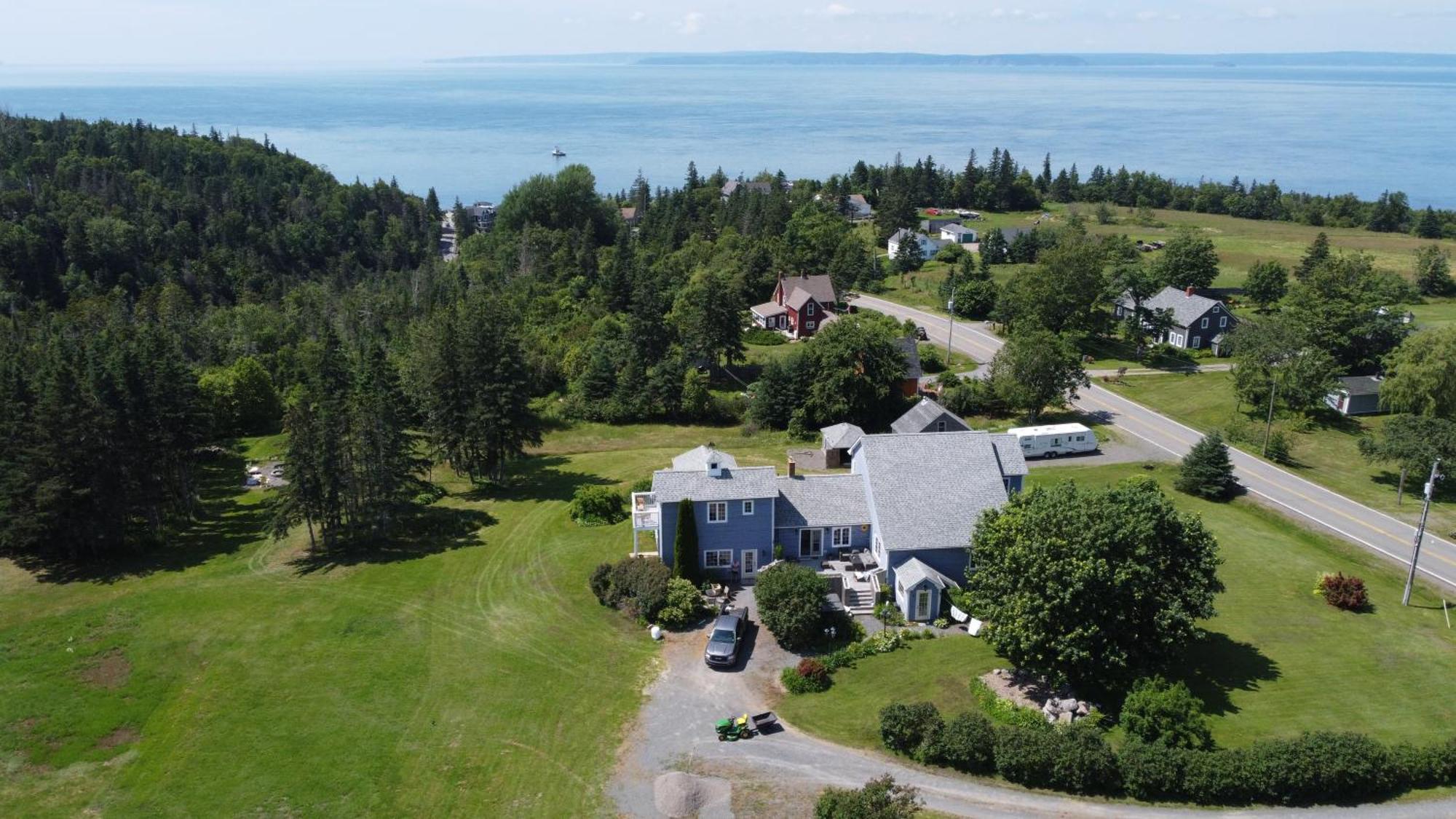 Tides Inn Guest Suites Halls Harbour Esterno foto