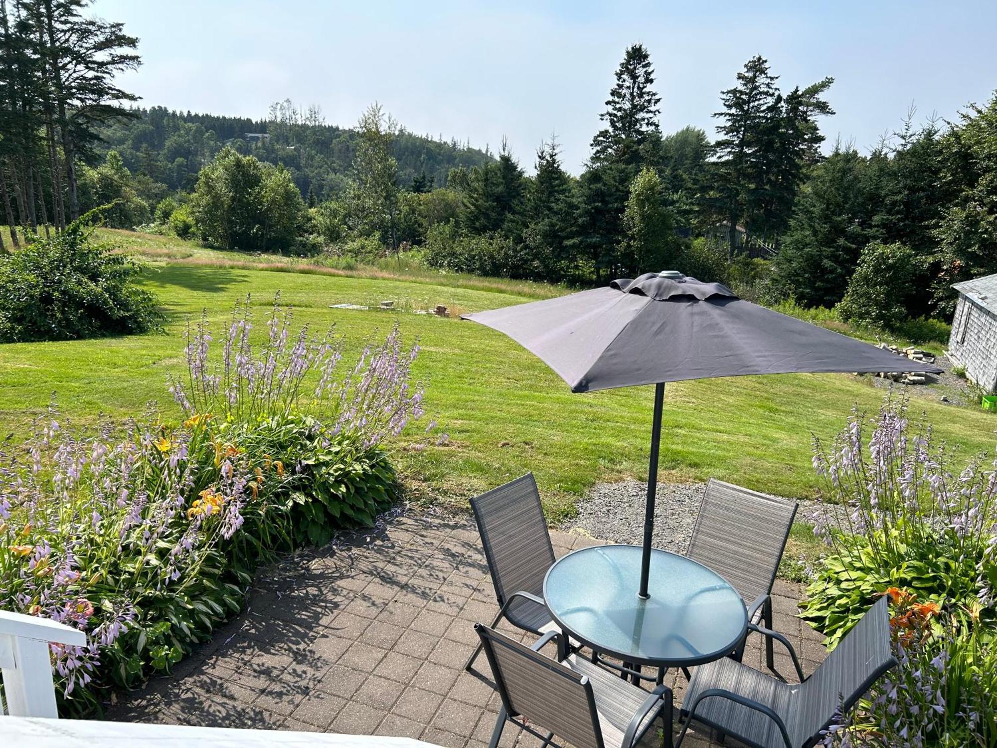 Tides Inn Guest Suites Halls Harbour Esterno foto