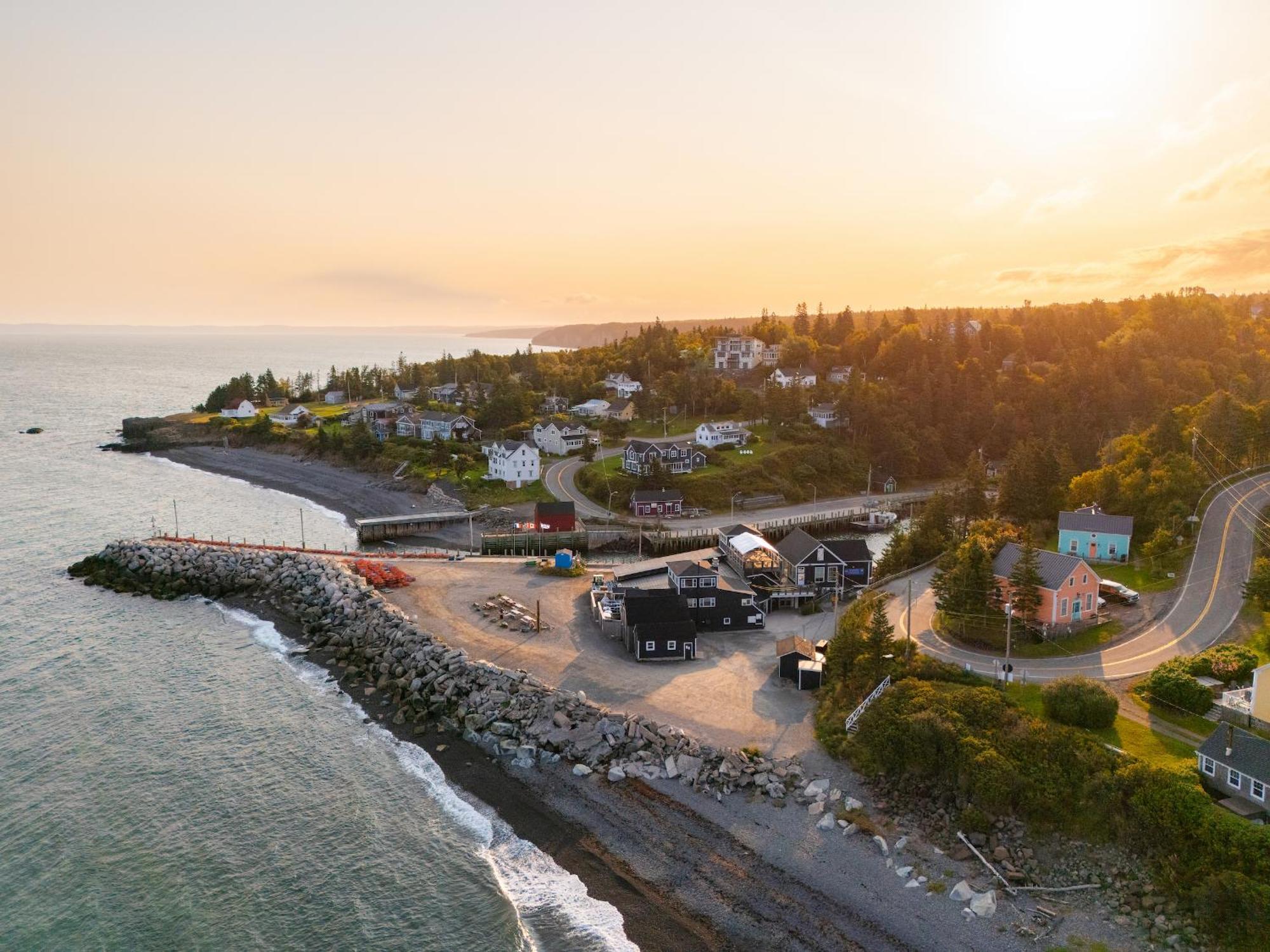Tides Inn Guest Suites Halls Harbour Esterno foto