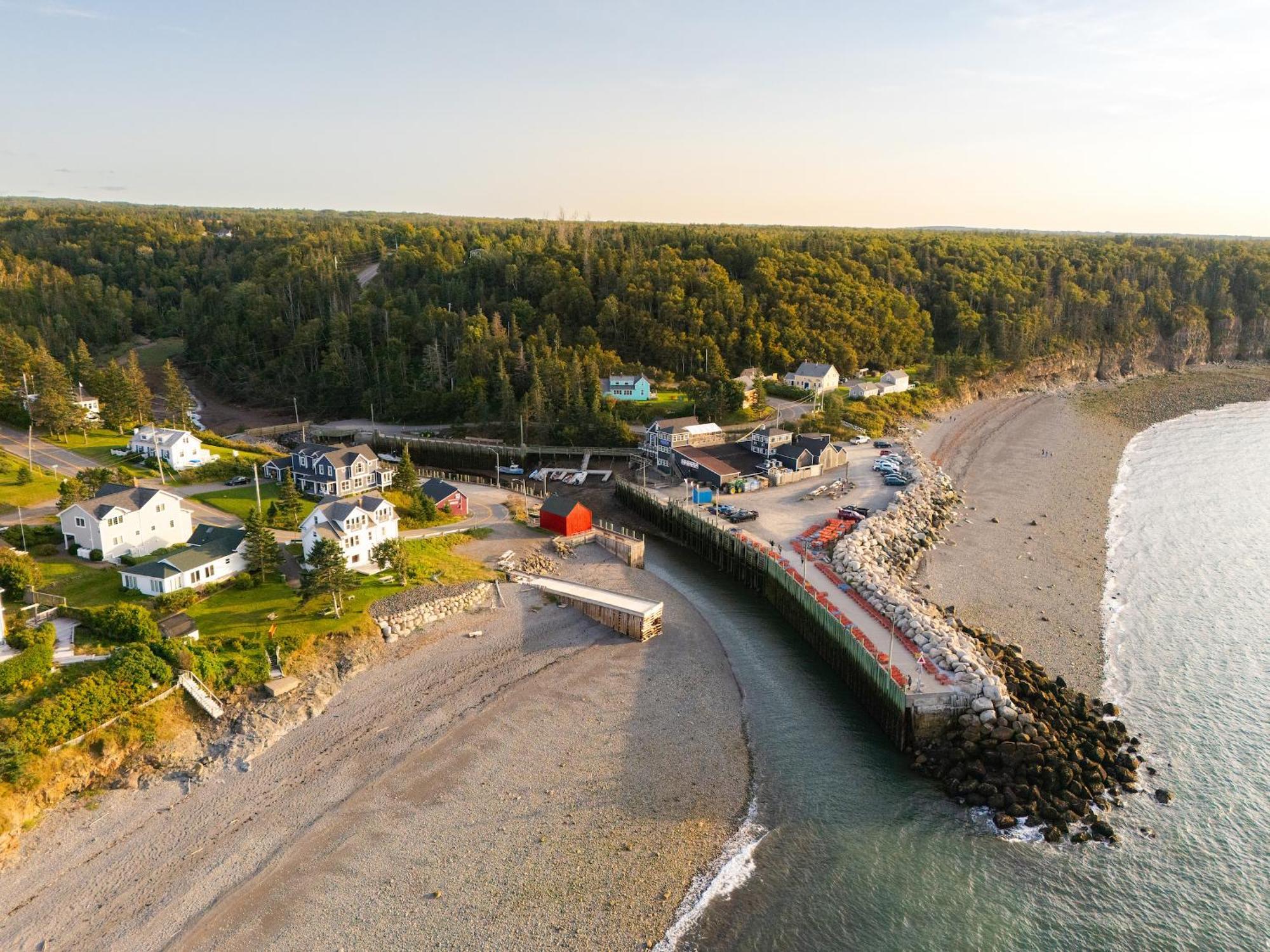 Tides Inn Guest Suites Halls Harbour Esterno foto